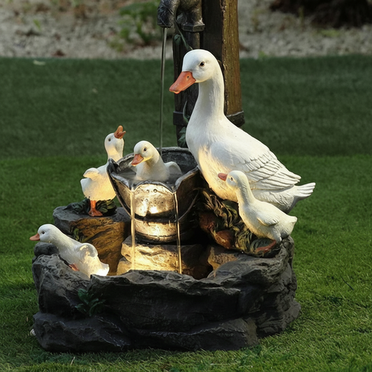 DUCKWOOD – Charming Garden Decoration With Duck And Squirrel Design