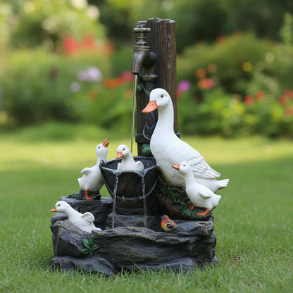 DUCKWOOD – Charming Garden Decoration With Duck And Squirrel Design