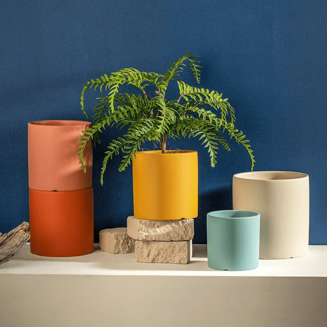 Elegant White Ceramic Flowerpot - Minimalist Design for Modern Home Décor 1