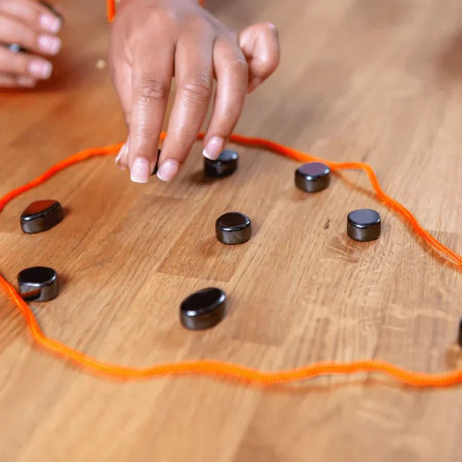 STRATIMAG – Magnetic travel chess set for strategy on the go