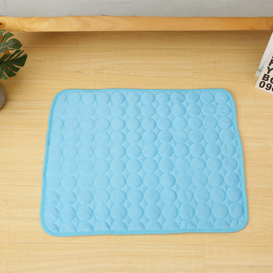 FROSTFLOW – Cooling Blanket for Comfortable Indoor Lounging