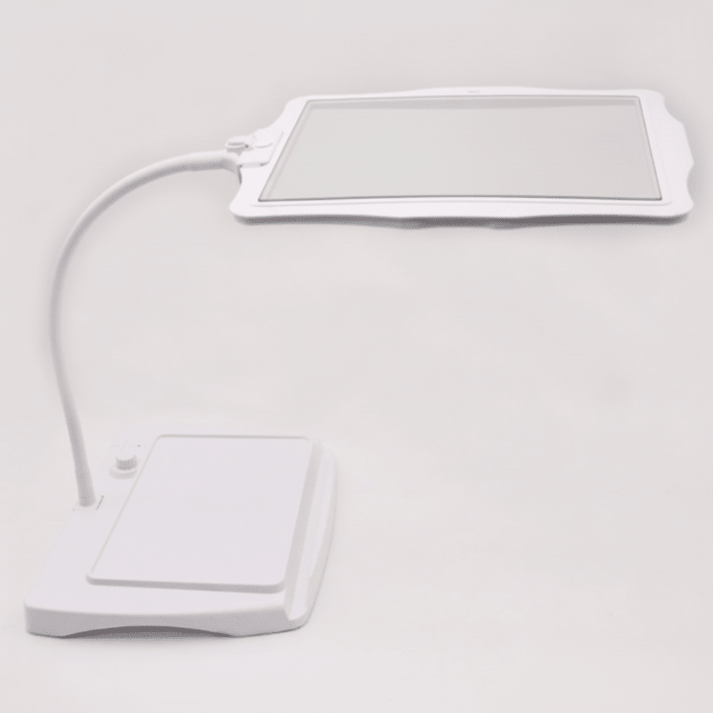 CLEARVIEW – LED desk magnifier for precision work and detailed clarity