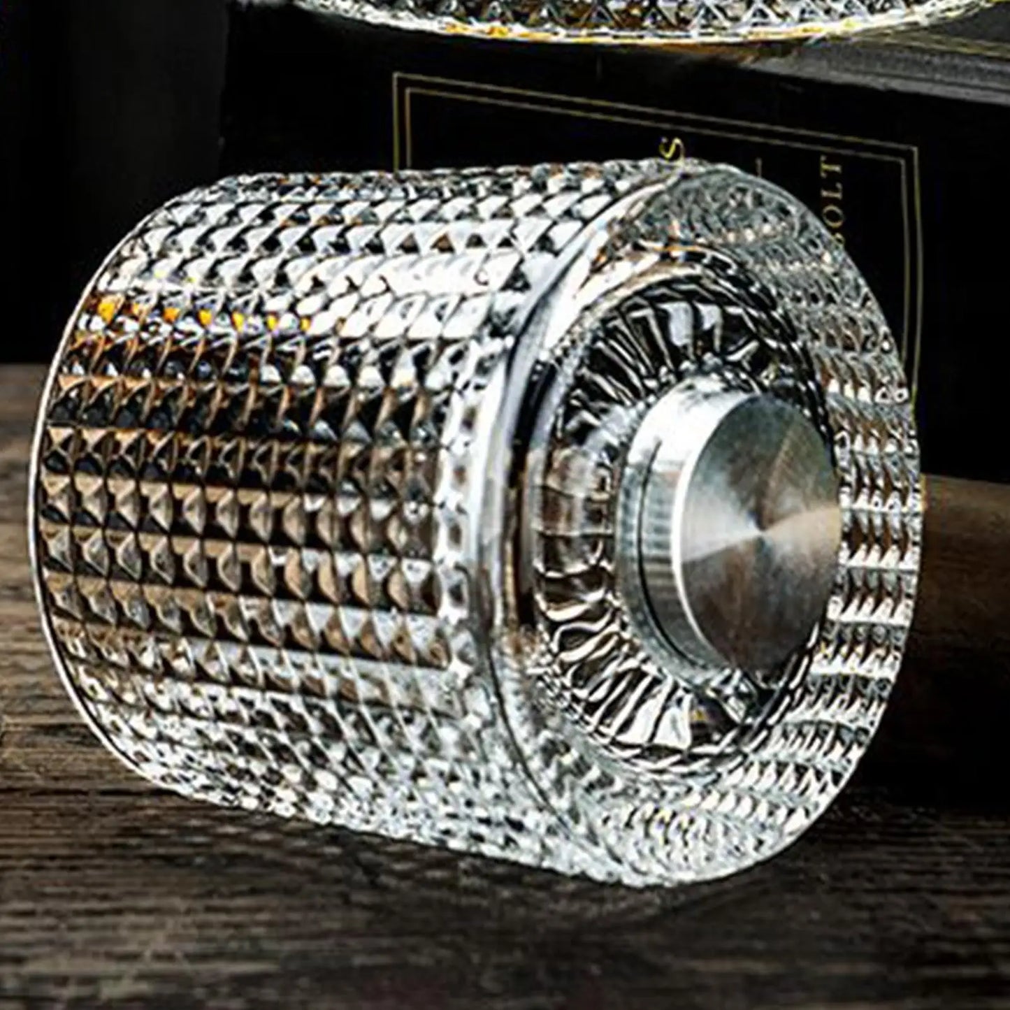 SPINCRYSTAL – Rotating Whiskey Glass Set for Entertaining and Conversation